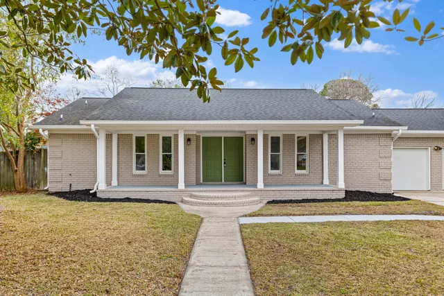 $350,000 | 100 Brevard Court, Summerville, SC 29486