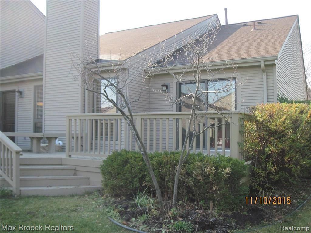 698 Charing Court Rochester Hills, MI 48307 - Photo 1 of 28