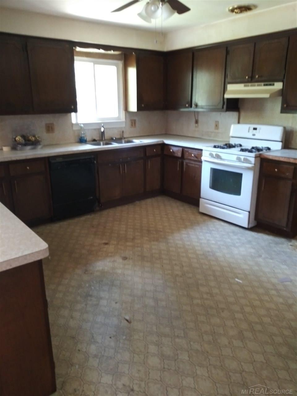 21560 30 Mile Road Ray, MI 48096 - Photo 9 of 25