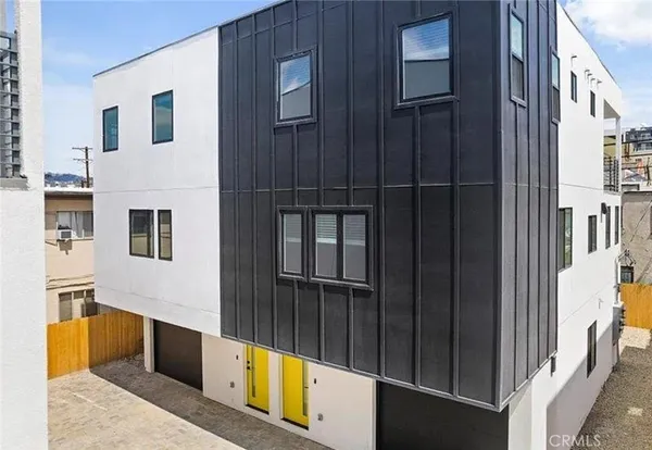 $5,200 | 6419 1/2 Lexington Avenue, Los Angeles, CA 90038