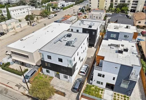 $5,200 | 6419 1/2 Lexington Avenue, Los Angeles, CA 90038