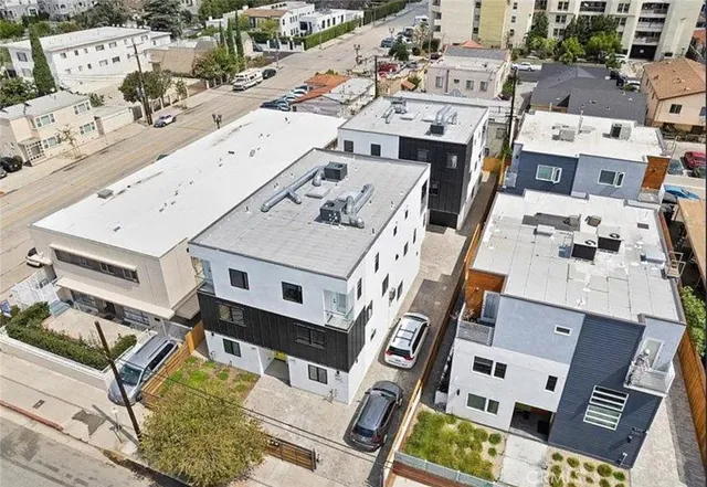 $5,600 | 6419 1/2 Lexington Avenue, Los Angeles, CA 90038