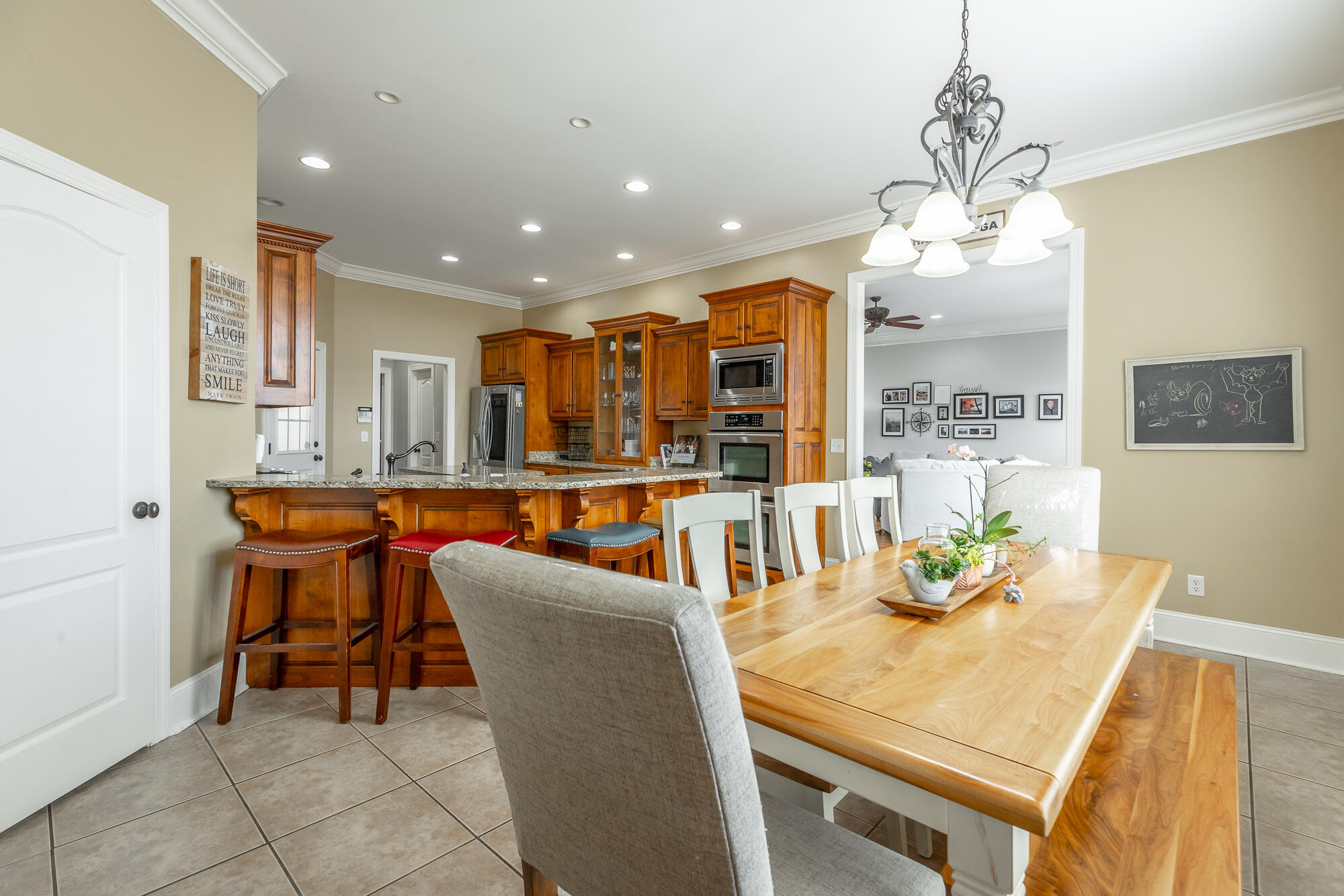 1073 Enclave Road Chattanooga, TN 37415 - Photo 23 of 92 Kitchen with Eating Area