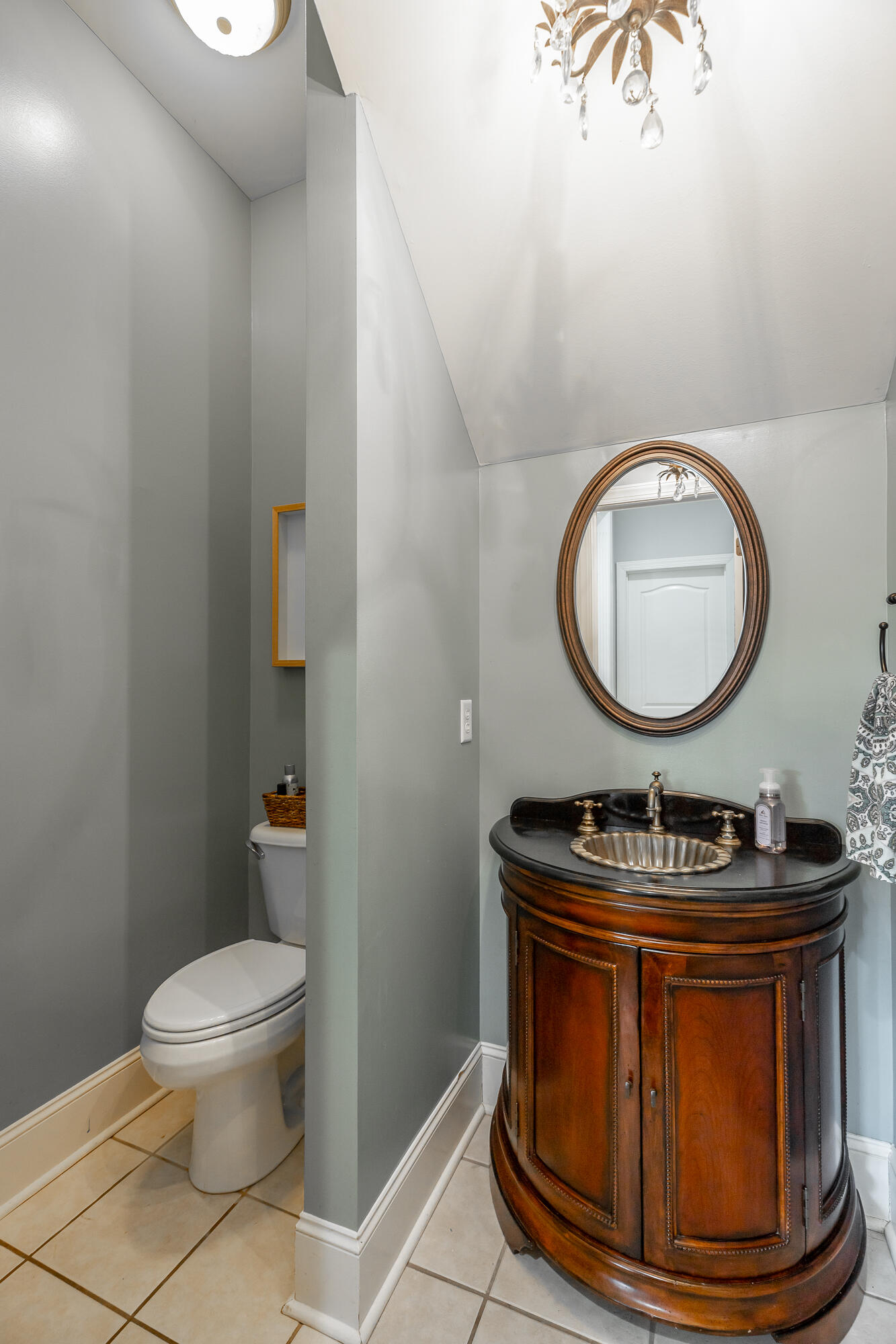 1073 Enclave Road Chattanooga, TN 37415 - Photo 8 of 92 Guest Bath