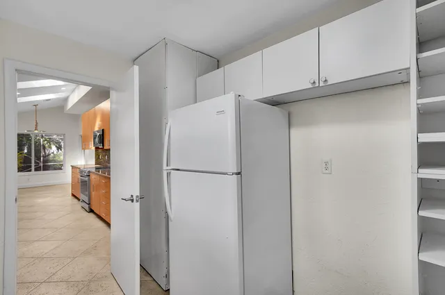 a view of empty room with front door