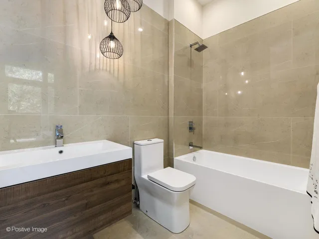 $4,200 | 2345 West Morse Avenue, Chicago, IL 60645