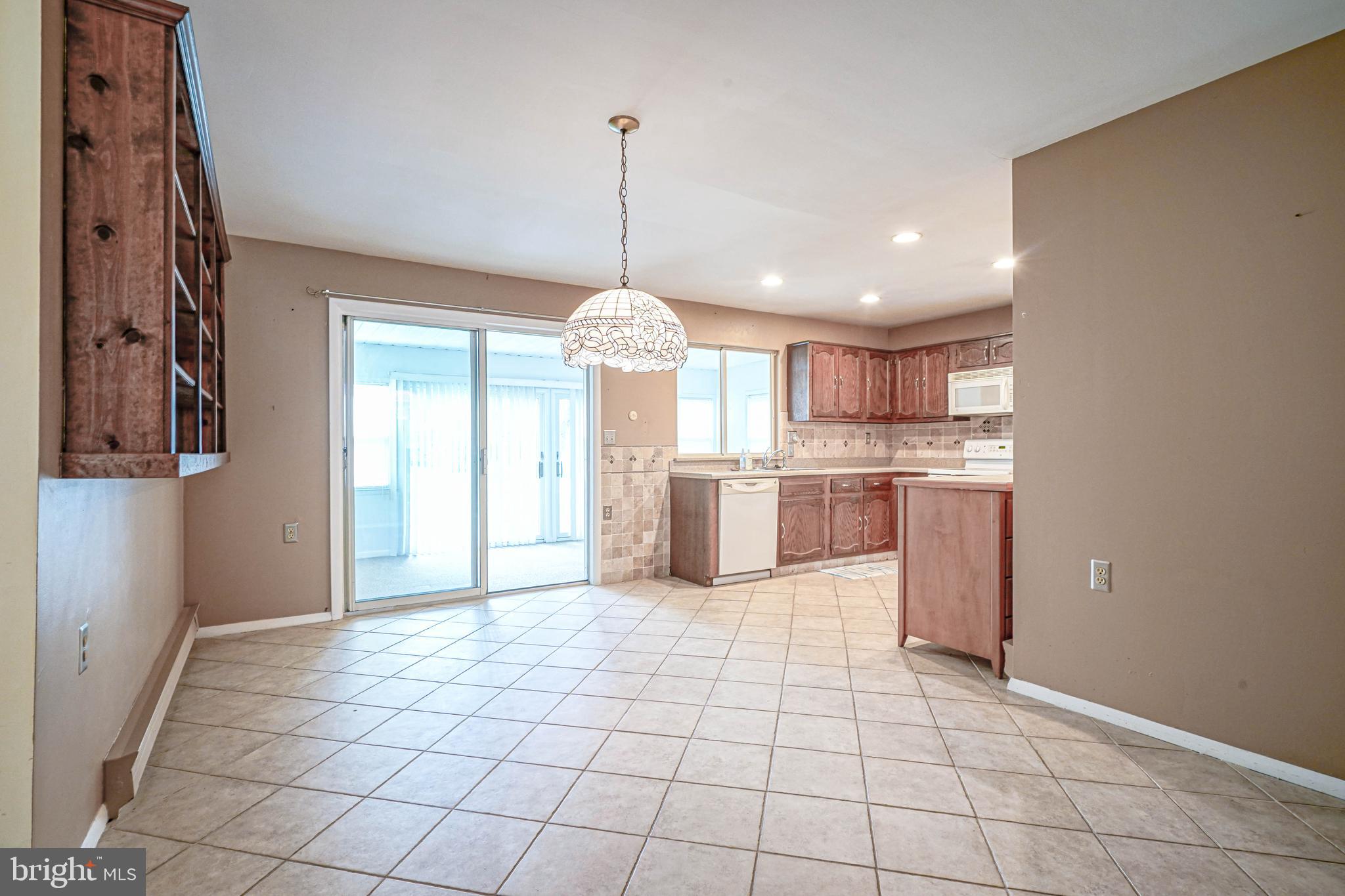 987 Westminster Drive North Southampton, NJ 08088 - Photo 17 of 33