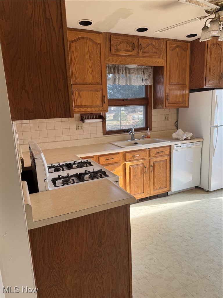 Eat in kitchen with all appliances