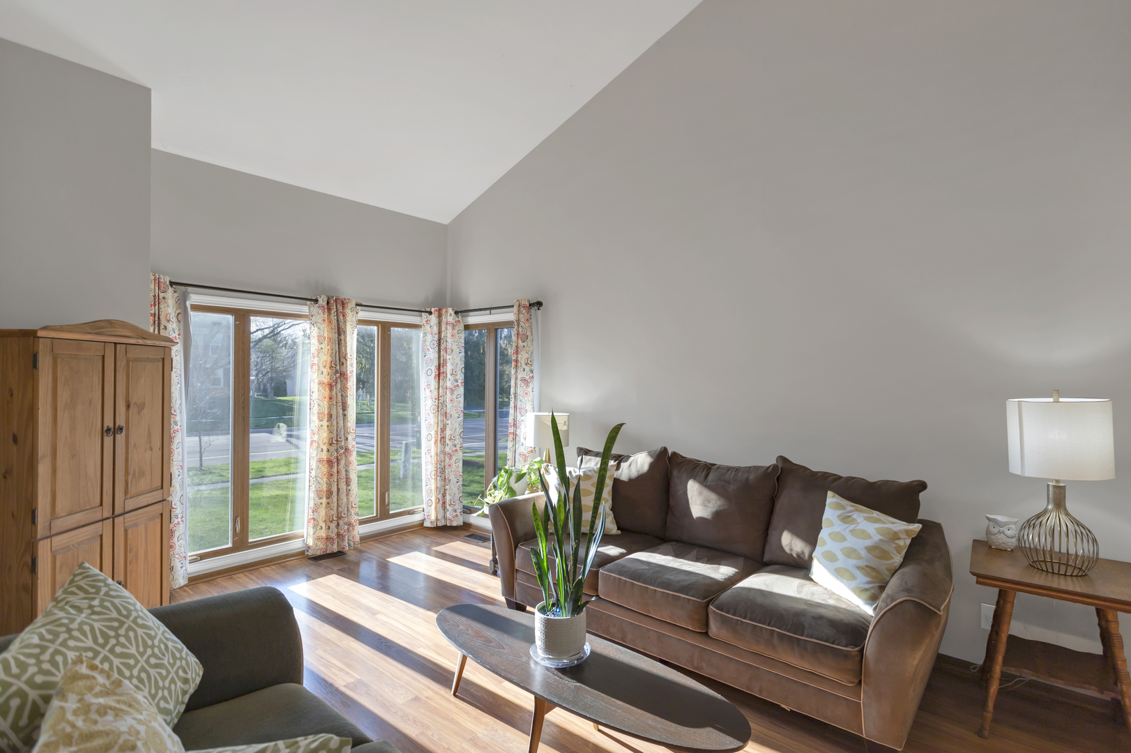 422 South Raddant Road Batavia, IL 60510 - Photo 5 of 47 Gallery Image 5