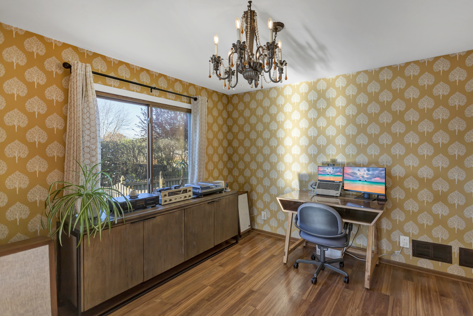 422 South Raddant Road Batavia, IL 60510 - Photo 8 of 47 Gallery Image 8