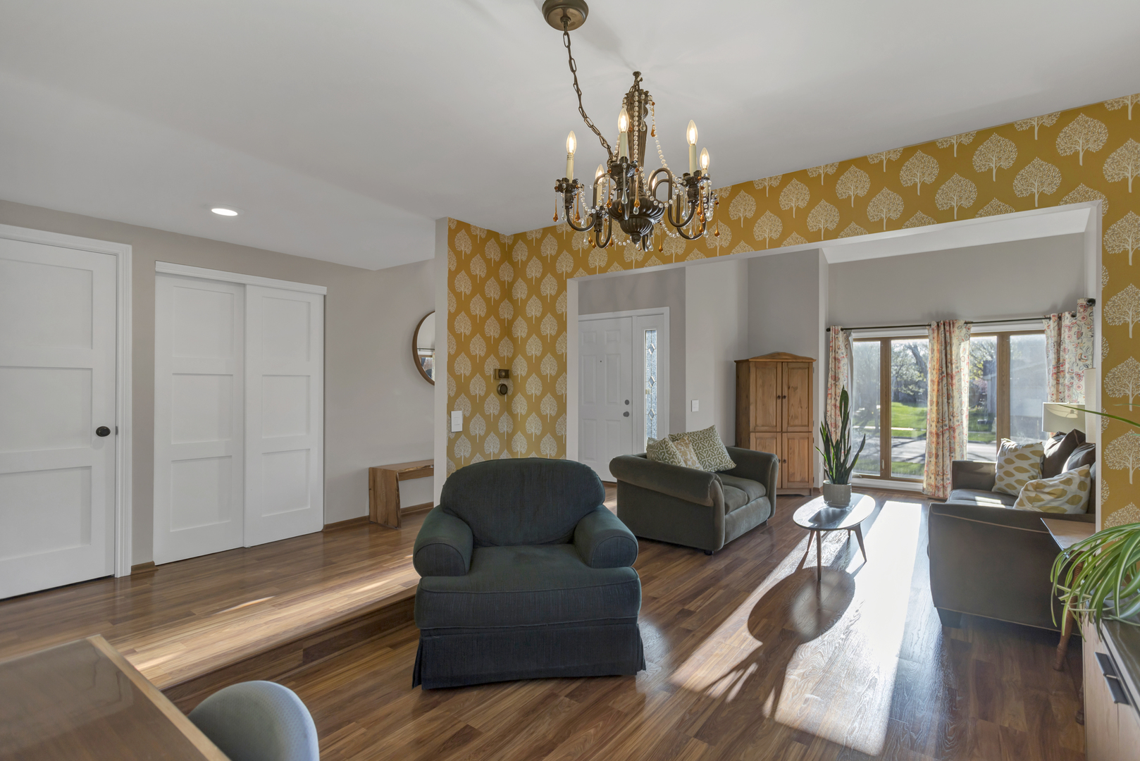 422 South Raddant Road Batavia, IL 60510 - Photo 9 of 47 Gallery Image 9