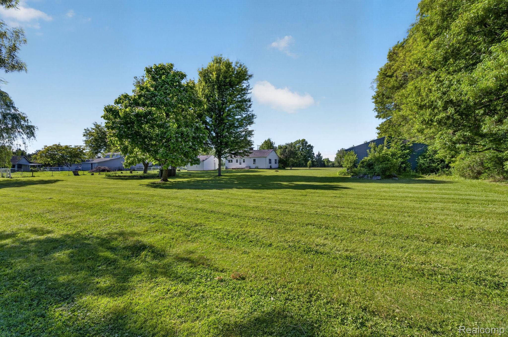 7077 West Frances Road Flushing, MI 48433 - Photo 44 of 50 44-web-or-mls-DSC_5075.jpg