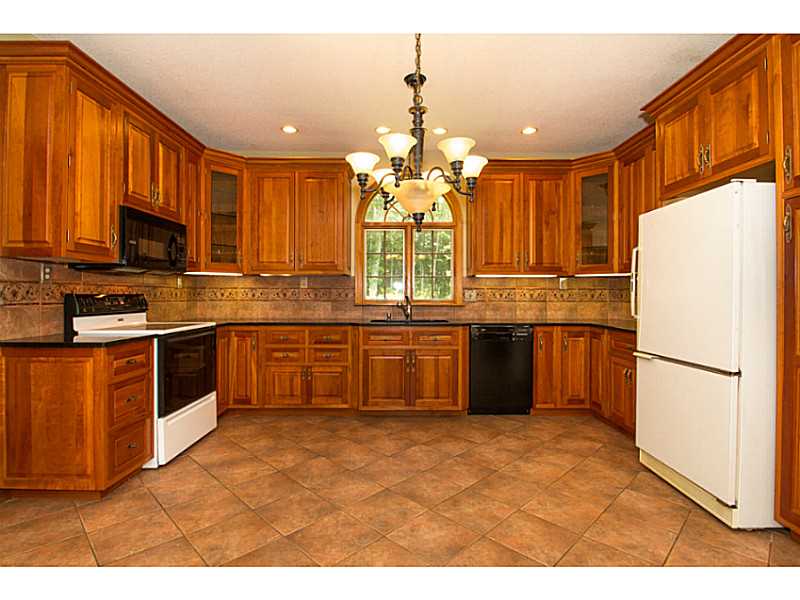 9 Old Schoolhouse Road Scituate, RI 02831 - Photo 4 of 18 Kitchen.