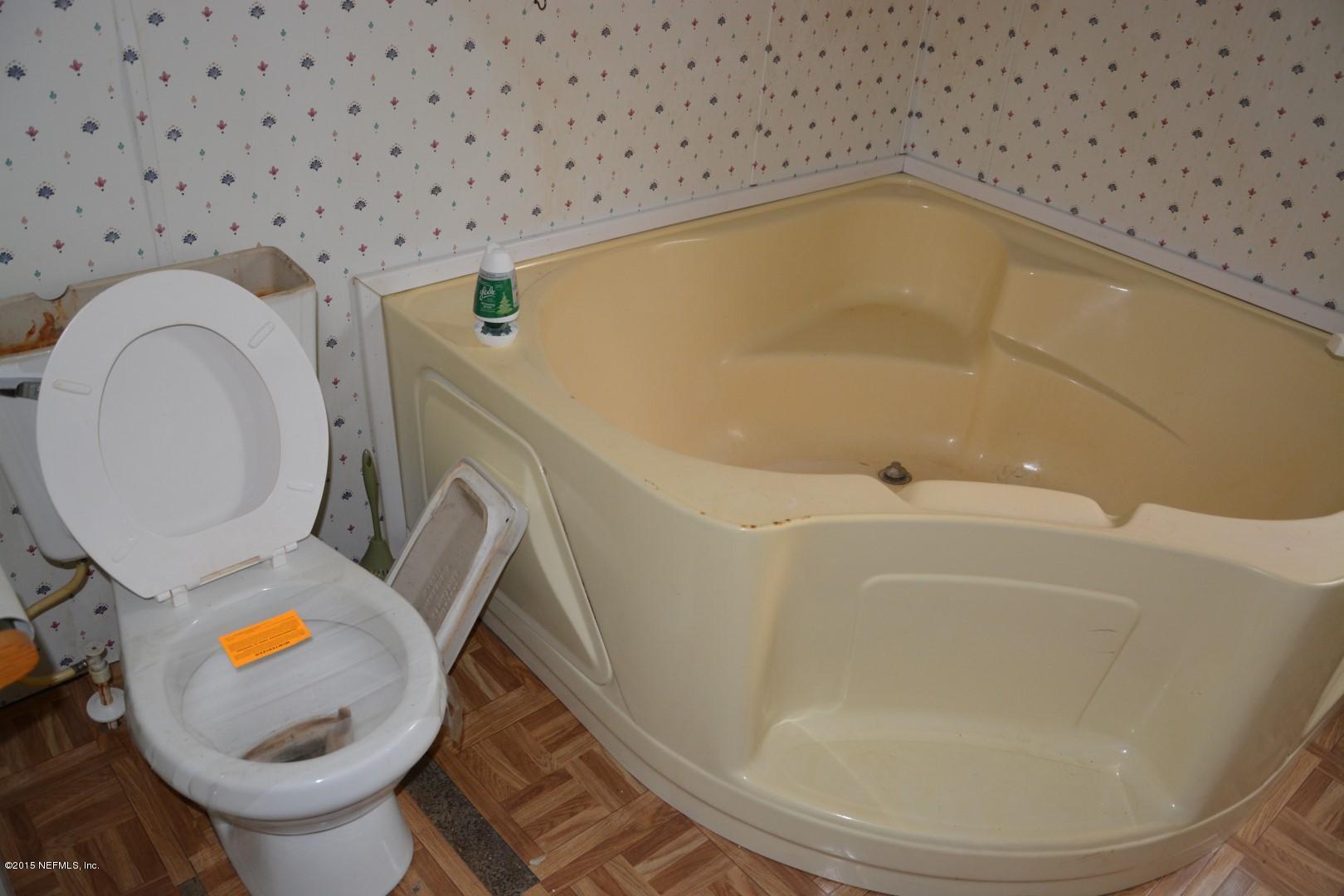 13006 Southwest 76th Place Starke, FL 32091 - Photo 6 of 6 06) Bathroom