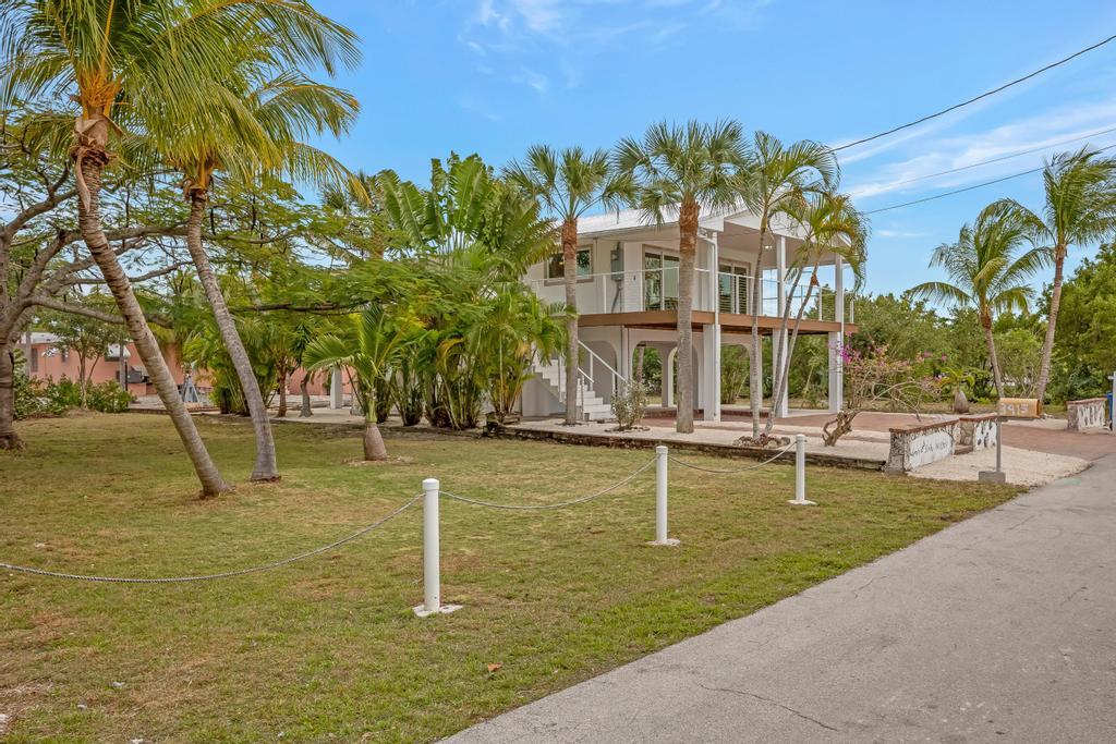 3915 Gordon Road Big Pine Key, FL 33043 - Photo 3 of 57 NW Corner