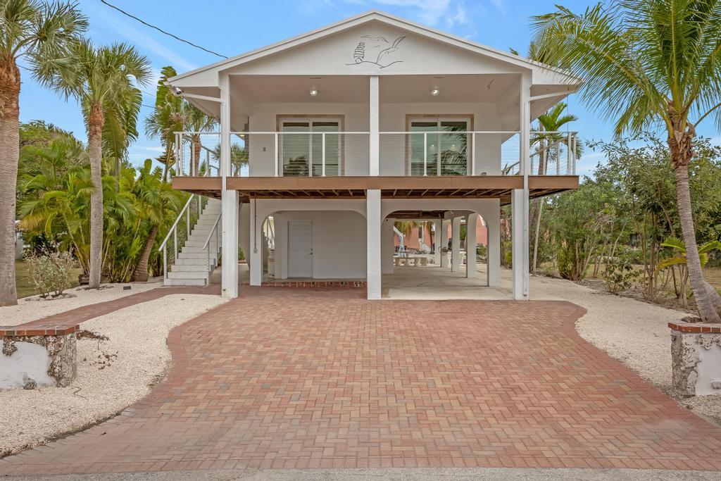 3915 Gordon Road Big Pine Key, FL 33043 - Photo 5 of 57 Front