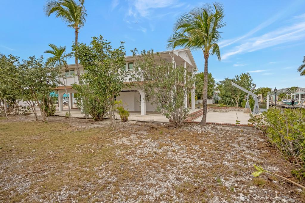 3915 Gordon Road Big Pine Key, FL 33043 - Photo 7 of 57 SE Corner from South Lot