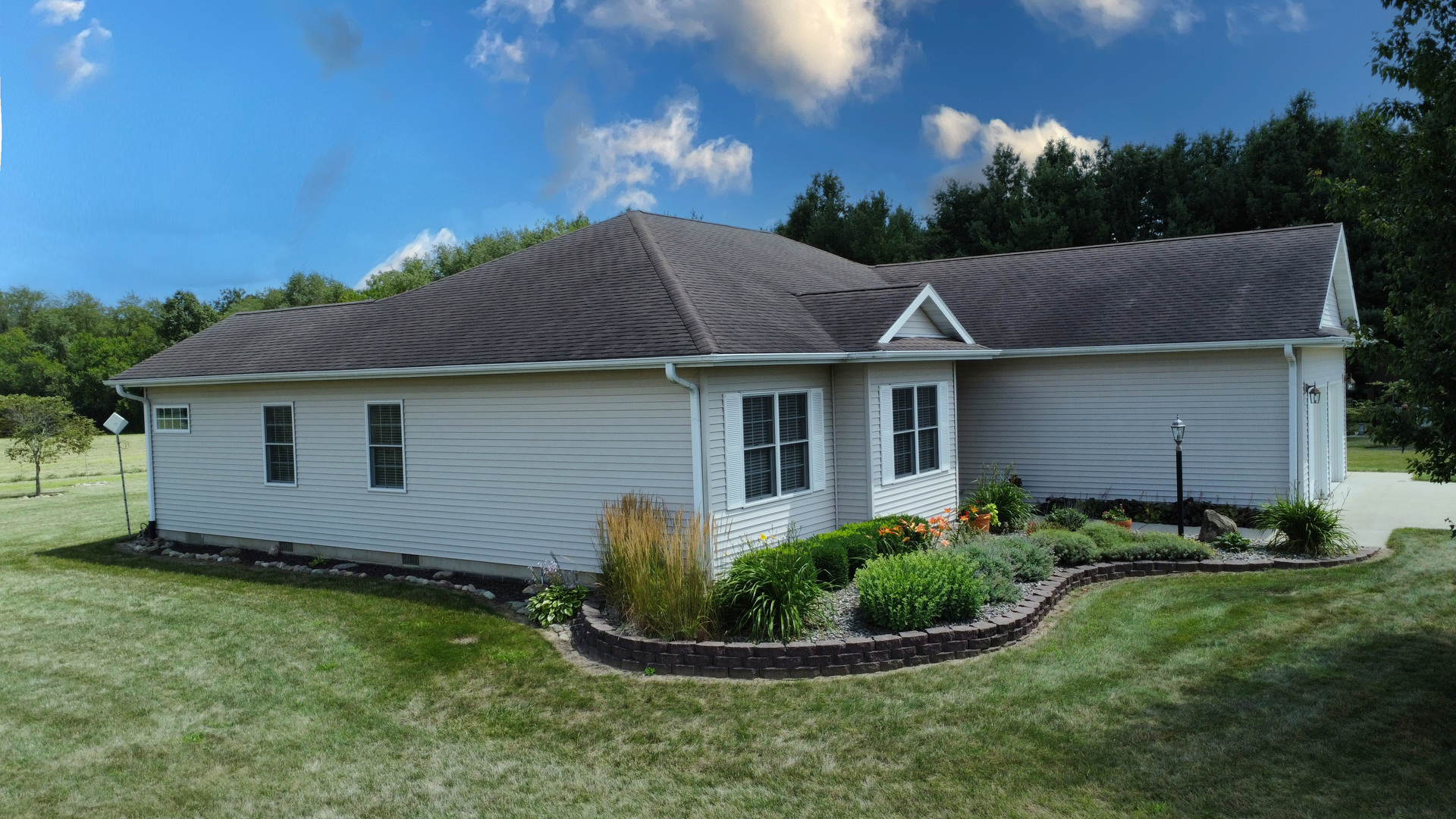 1646 North 2050 East Road Watseka, IL 60970 - Photo 4 of 29