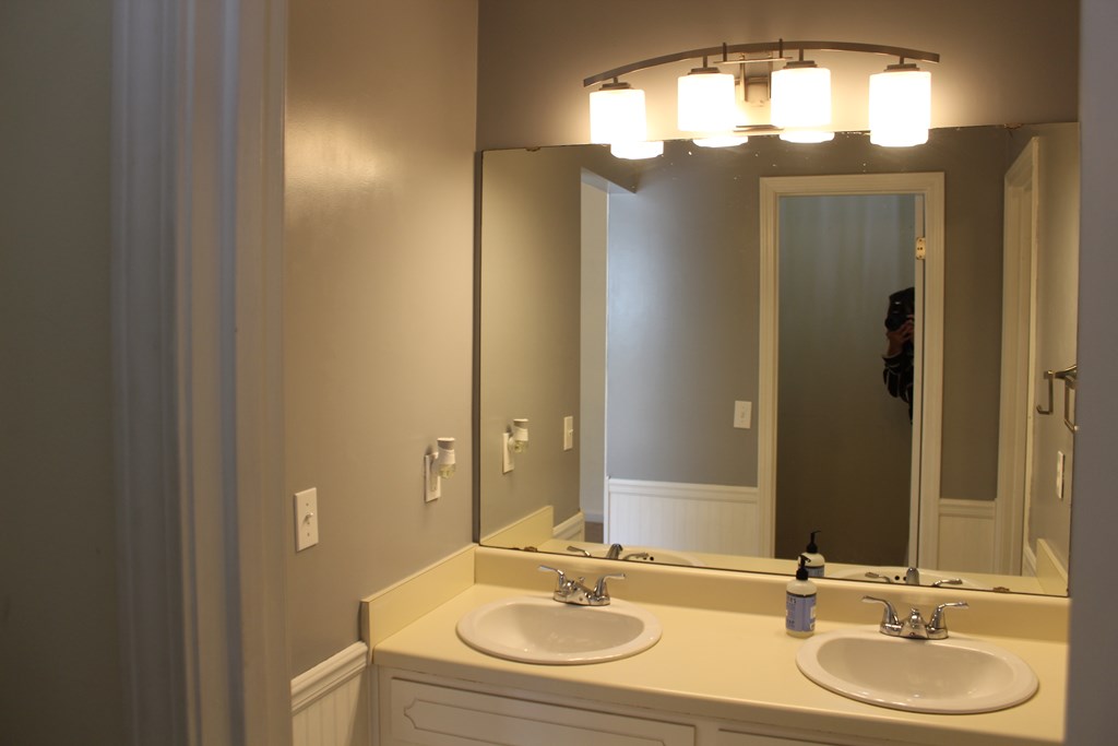 110 Boyce Road Dothan, AL 36305 - Photo 13 of 21 Master bath