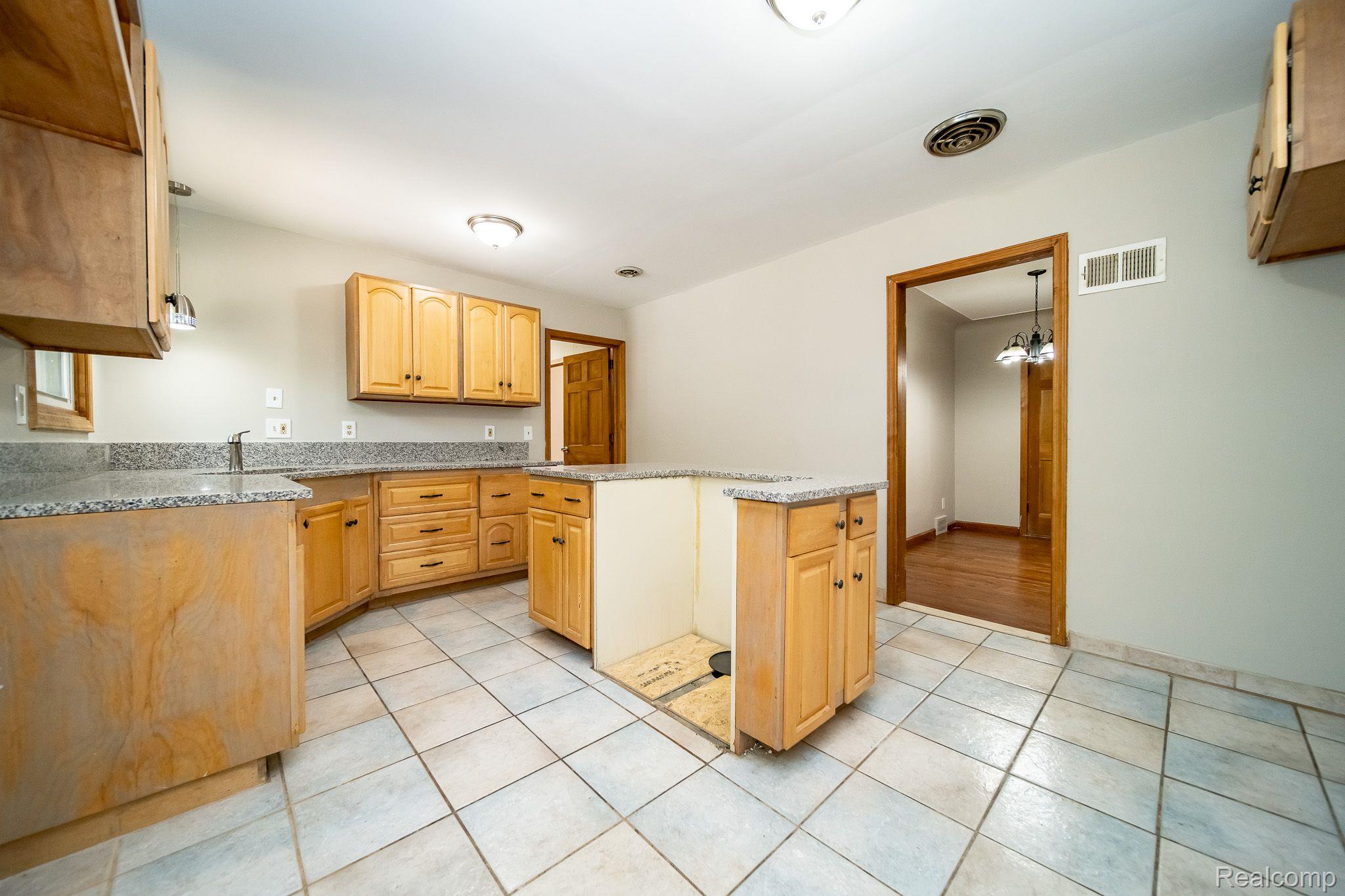 20954 Greenview Road Southfield, MI 48075 - Photo 11 of 55 Gallery Image 11