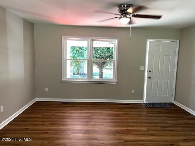 1817 Cobb Road Kinston, NC 28501 - Photo 3 of 21 Living Room