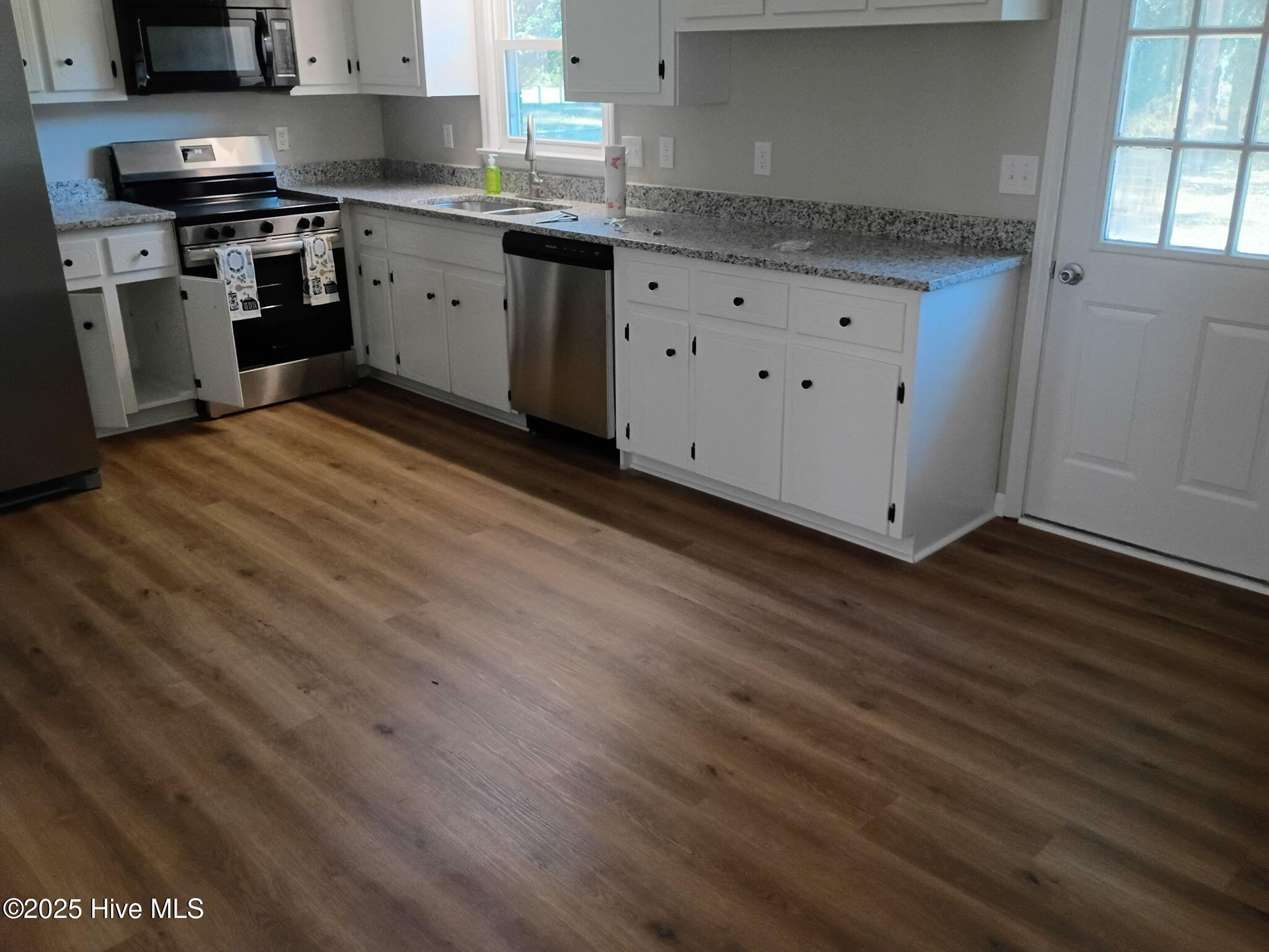 1817 Cobb Road Kinston, NC 28501 - Photo 7 of 21 4