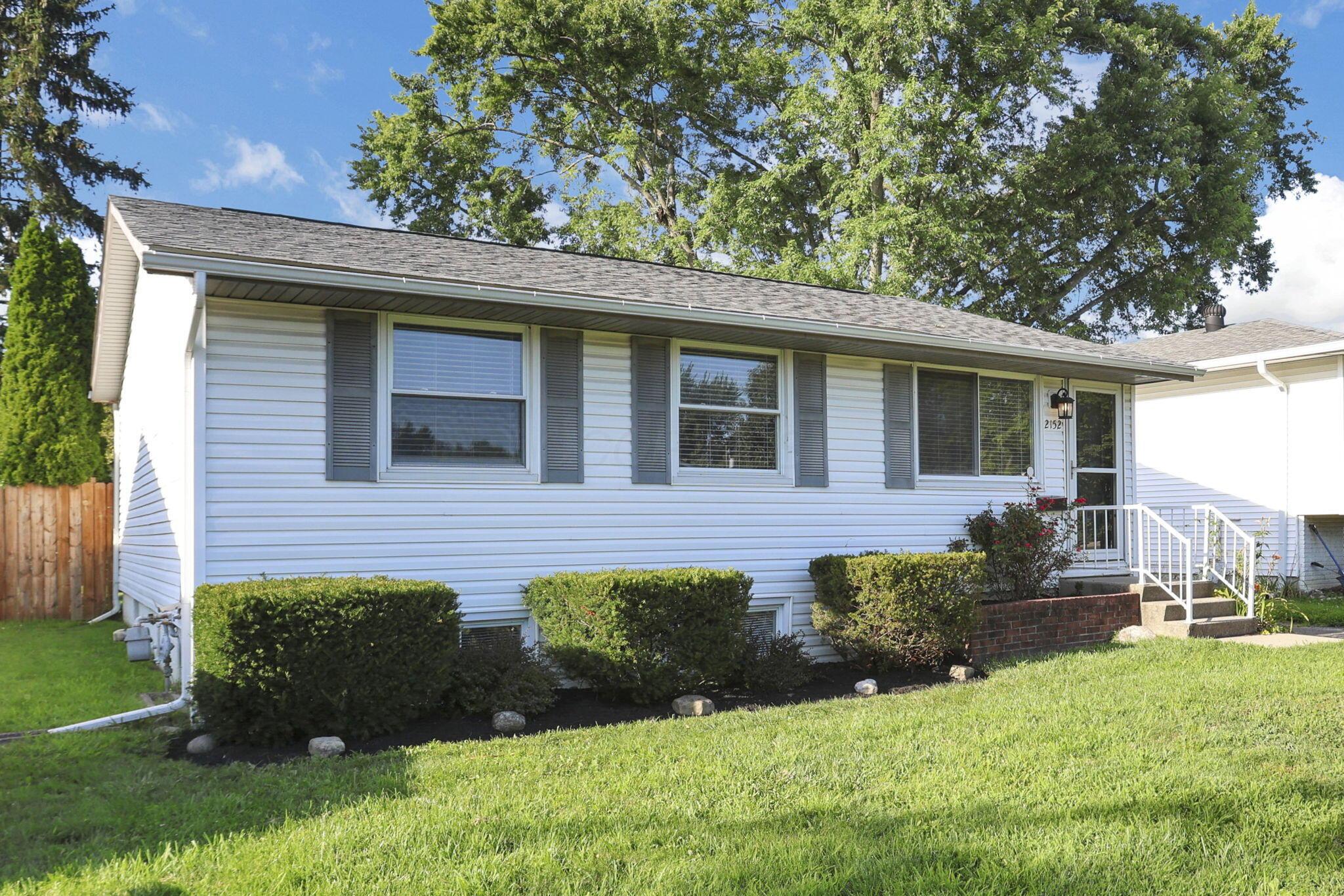 2152 Brookfield Road Columbus, OH 43229 - Photo 5 of 30 4-web-or-mls-4-print-7W3A3755-2 - Copy