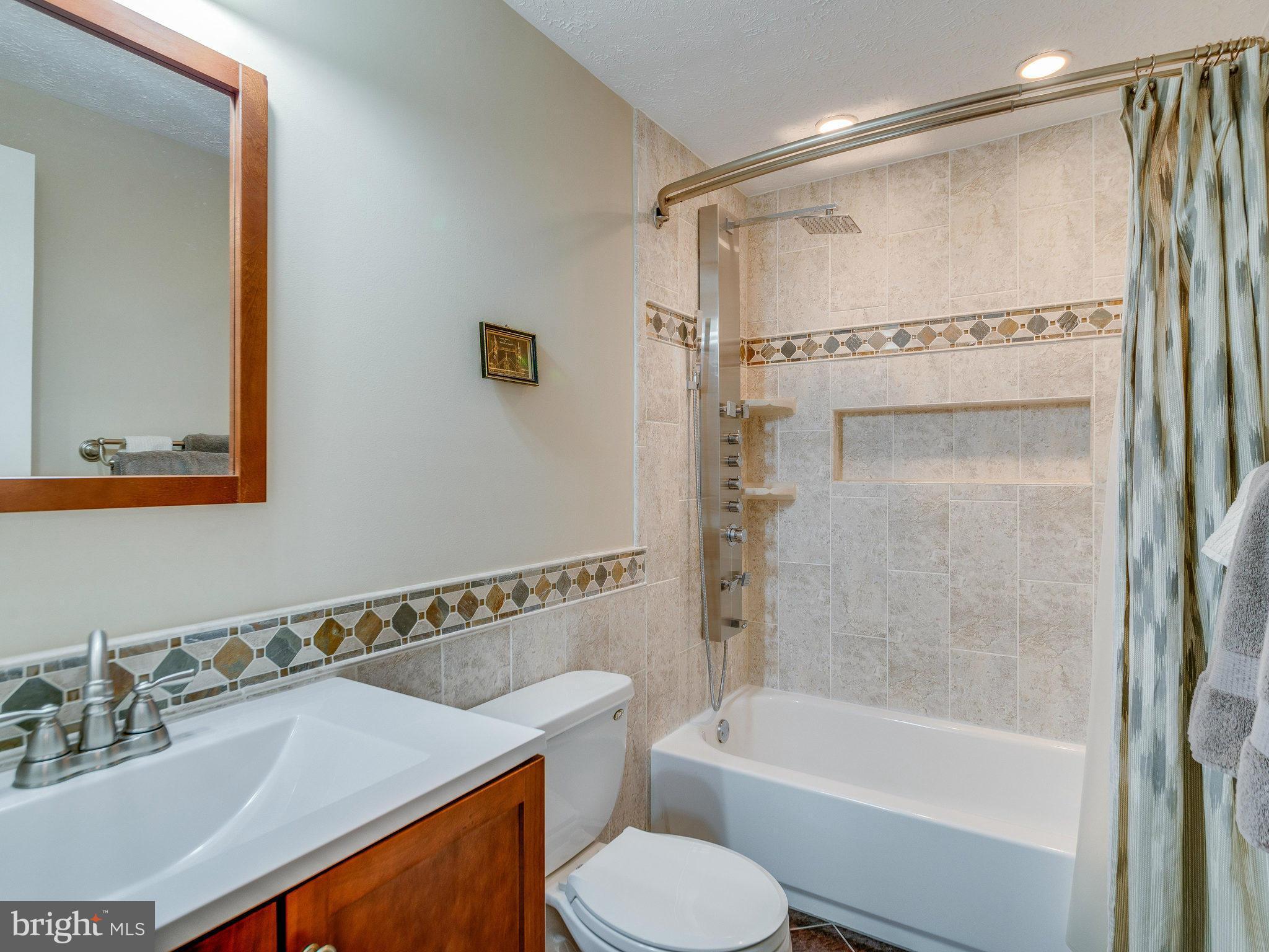 2202 Stirrup Iron Lane Reston, VA 20191 - Photo 16 of 26 Bath