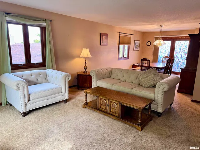 $250,000 | 2049 West Losey Street, Galesburg, IL 61401