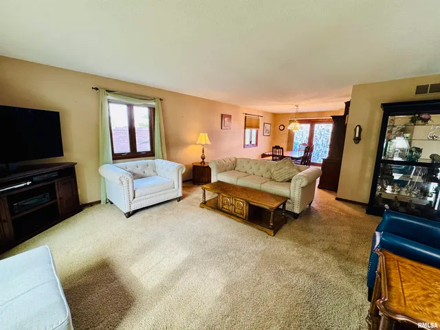 $250,000 | 2049 West Losey Street, Galesburg, IL 61401