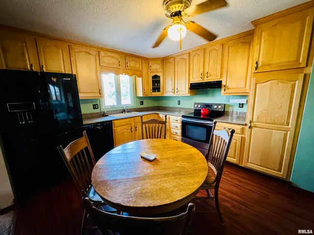 $250,000 | 2049 West Losey Street, Galesburg, IL 61401