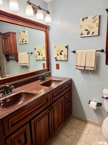 $250,000 | 2049 West Losey Street, Galesburg, IL 61401