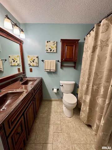 $250,000 | 2049 West Losey Street, Galesburg, IL 61401