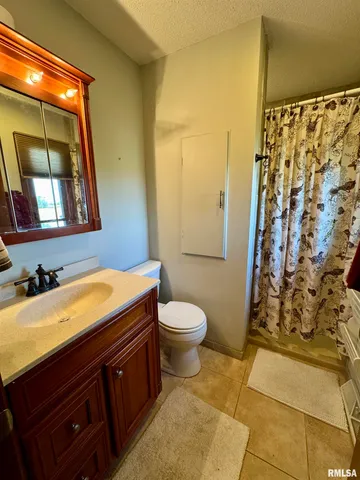 $250,000 | 2049 West Losey Street, Galesburg, IL 61401