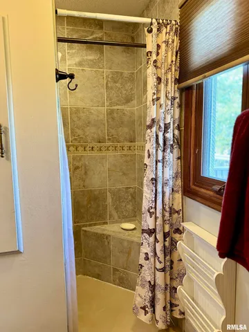 $250,000 | 2049 West Losey Street, Galesburg, IL 61401