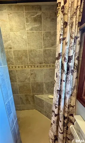 $250,000 | 2049 West Losey Street, Galesburg, IL 61401