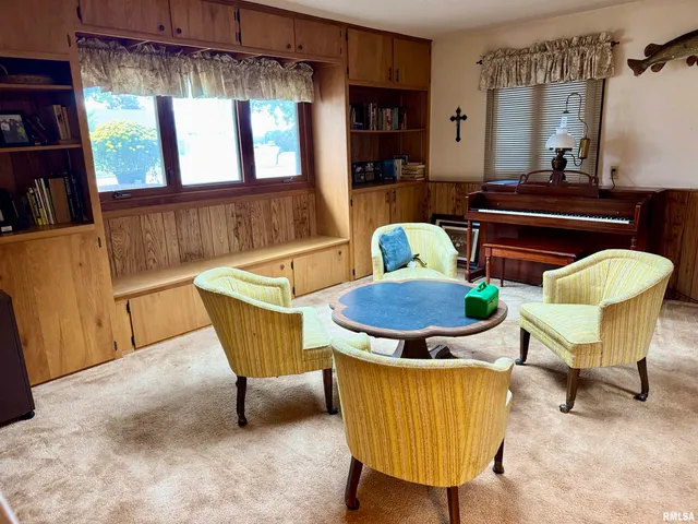 $250,000 | 2049 West Losey Street, Galesburg, IL 61401