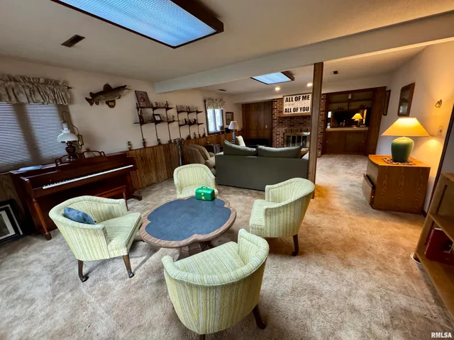 $250,000 | 2049 West Losey Street, Galesburg, IL 61401