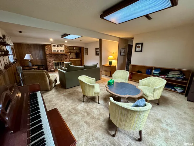 $250,000 | 2049 West Losey Street, Galesburg, IL 61401