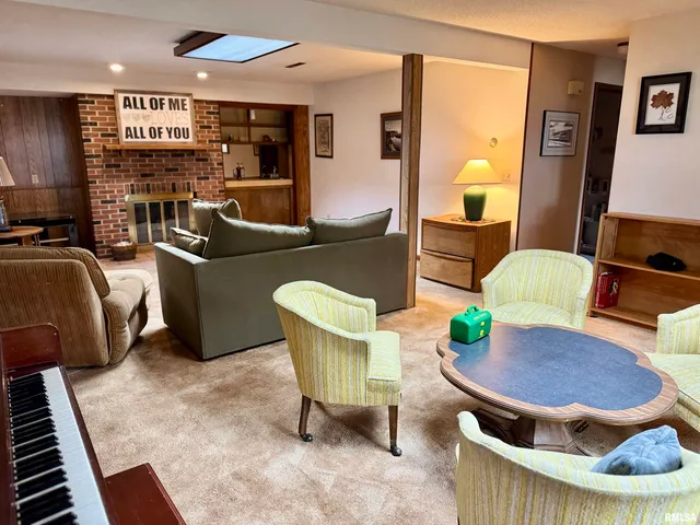 $250,000 | 2049 West Losey Street, Galesburg, IL 61401