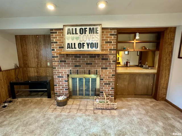 $250,000 | 2049 West Losey Street, Galesburg, IL 61401