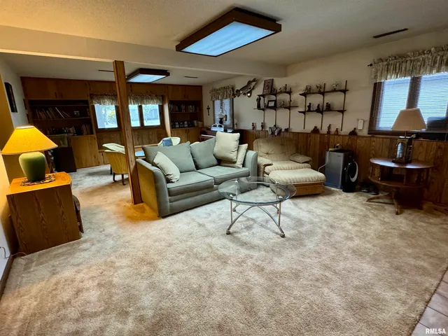 $250,000 | 2049 West Losey Street, Galesburg, IL 61401