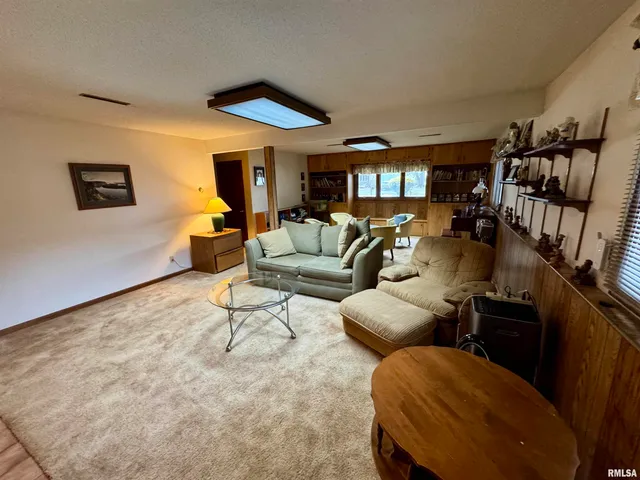 $250,000 | 2049 West Losey Street, Galesburg, IL 61401