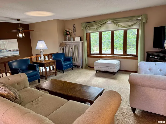 $250,000 | 2049 West Losey Street, Galesburg, IL 61401