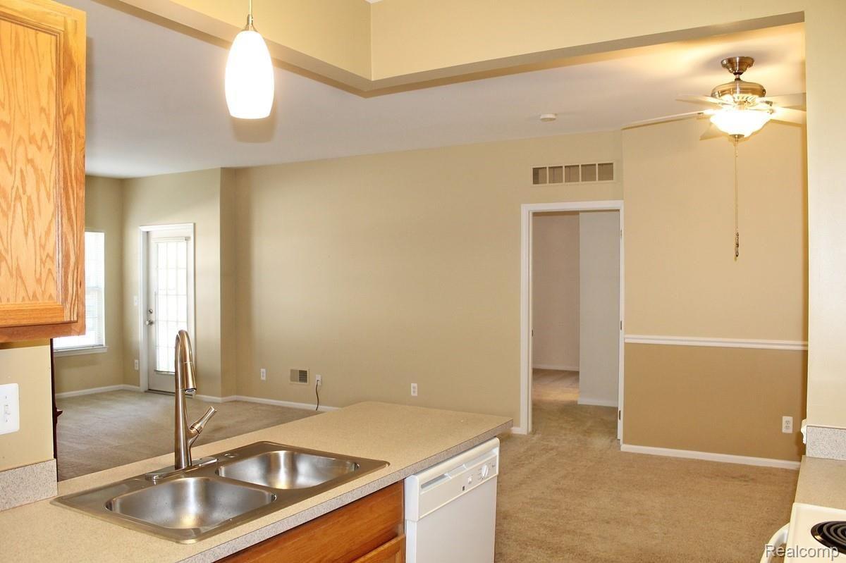 11696 Farmington Road Livonia, MI 48150 - Photo 12 of 39 IMG_7444.JPG