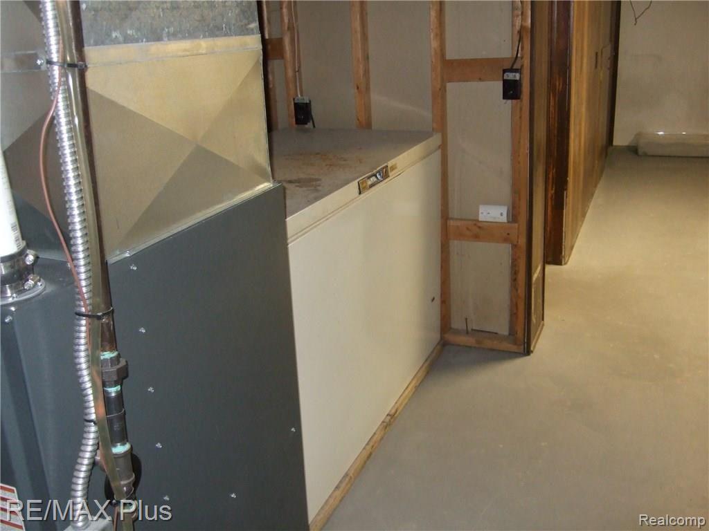 5077 East Coldwater Road Flint, MI 48506 - Photo 15 of 27 DSCF5826.JPG