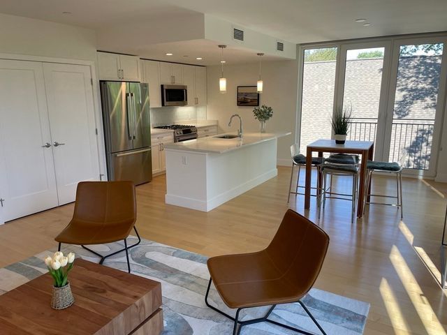 $1,475,000 | 7 Beech Street, Unit 206, Cambridge, MA 02140