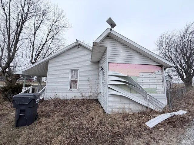 $99,900 | 2212 East Greenville Pike, Winchester, IN 47394