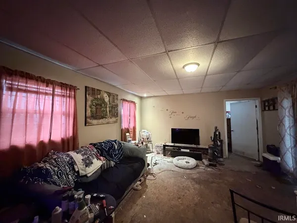 $82,000 | 2212 East Greenville Pike, Winchester, IN 47394