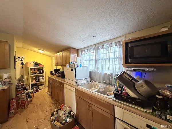 $82,000 | 2212 East Greenville Pike, Winchester, IN 47394